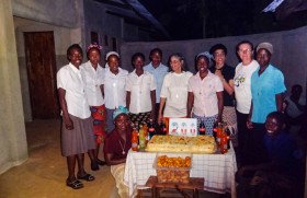 Gemeinsam feiern die Schwestern in Nametória den 200. Geburtstag von Schwester Placida Viel. Foto: SMMP
