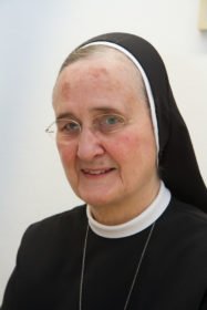 Schwester Adelgundis Pastusiak betreut weiterhin die Paten und Spender. Foto: SMMP/Bock