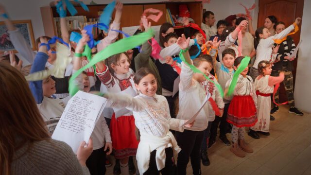Gute Stimmung im sozialen Zentrum in Schineni in Rumänien. Hier werden vor allem Kinder und Jugendliche betreut. Foto: SMMP/Uwe Wrobel